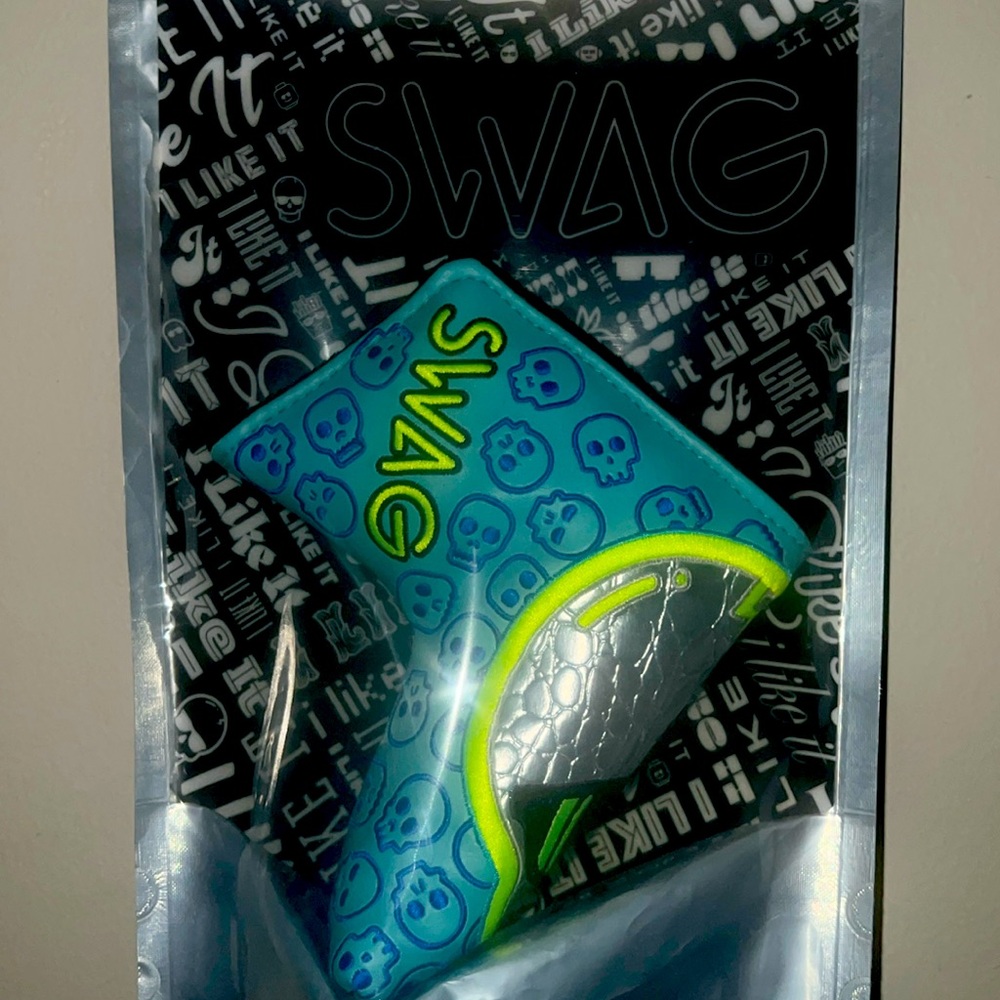 Swag golf aqua silver big skull blade putter  cover  SEALED